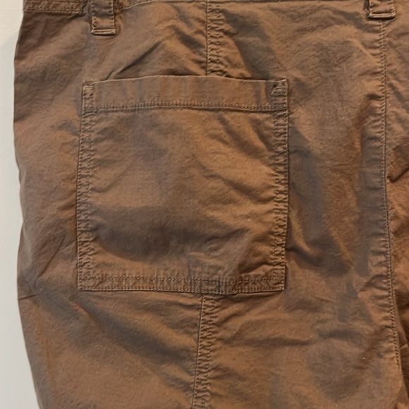 Loft - women’s Capri length cargo pants. Size 14 - Picture 9 of 10